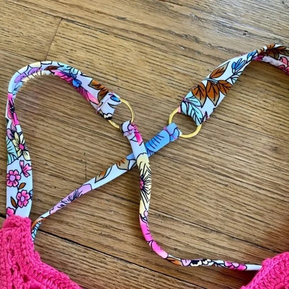 California Waves Crochet Bralette Bikini Top Raspberry Pink Floral Straps Size S - Picture 4 of 14